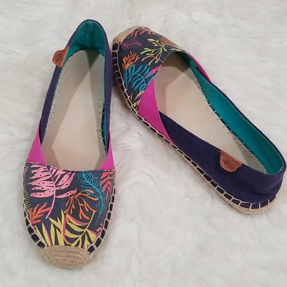 Sperry Shoes - Sperry tropical print flat espadrilles . Size 8.5